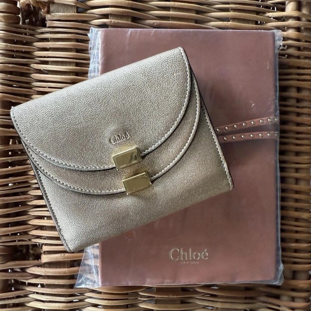 SOLD. CHLOE Georgia Medium Bifold Wallet in Gold & new Nomad Notebook Stickers - Picture 9 of 9